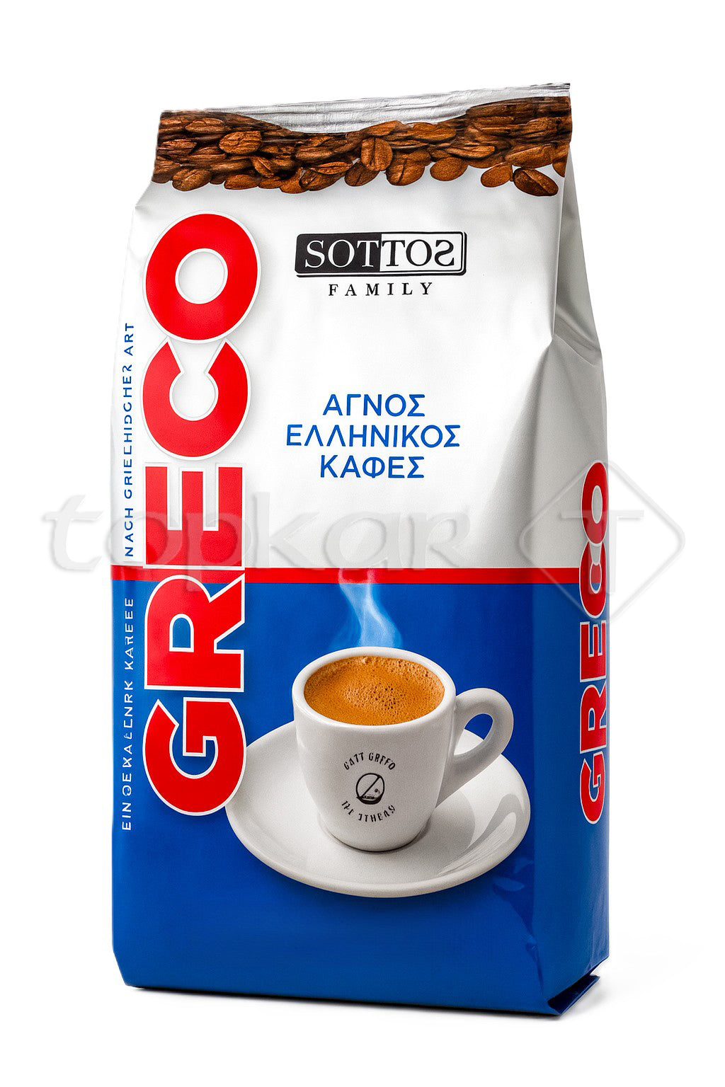 Greco Griechischer Kaffee mit Kaffeegetränk in Tasse und Kaffeebohnen auf weiß-blauem Hintergrund.