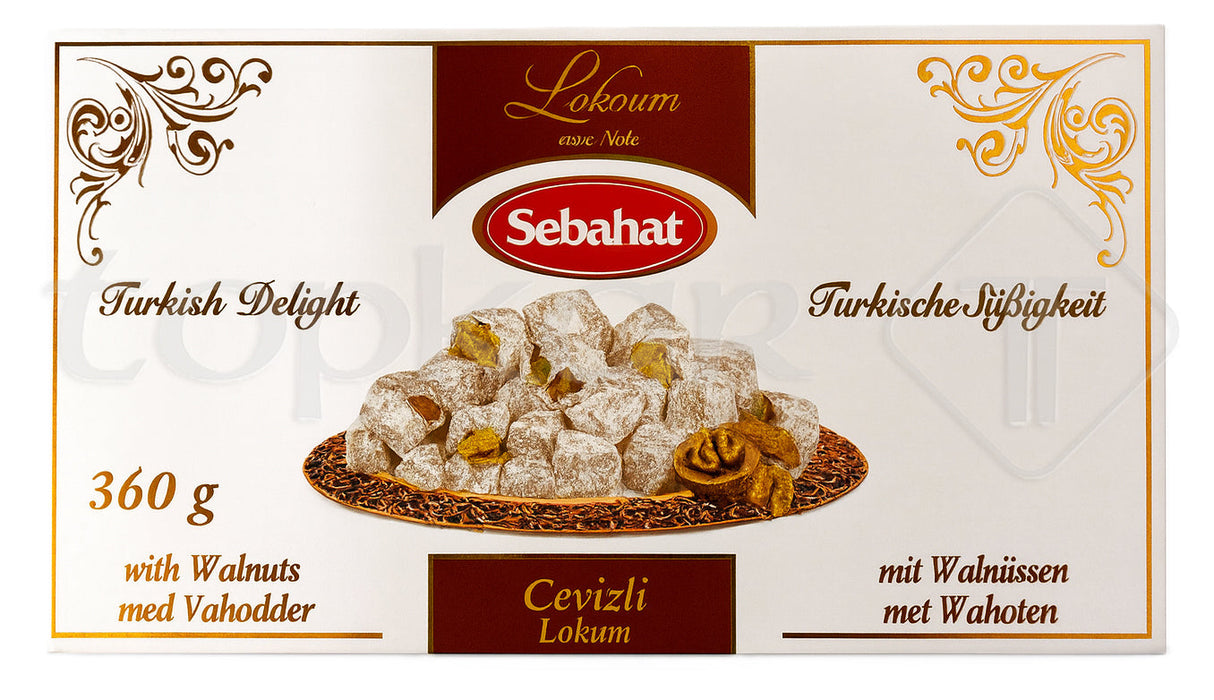Sebahat Lokum mit Walnüssen auf verziertem Teller, türkische Süßigkeit mit Puderzucker überzogen