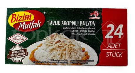 Bizim Hühnergeschmack-Brühwürfel Packung mit 24 Würfeln neben Teller mit Reis und Hähnchenfleisch serviert