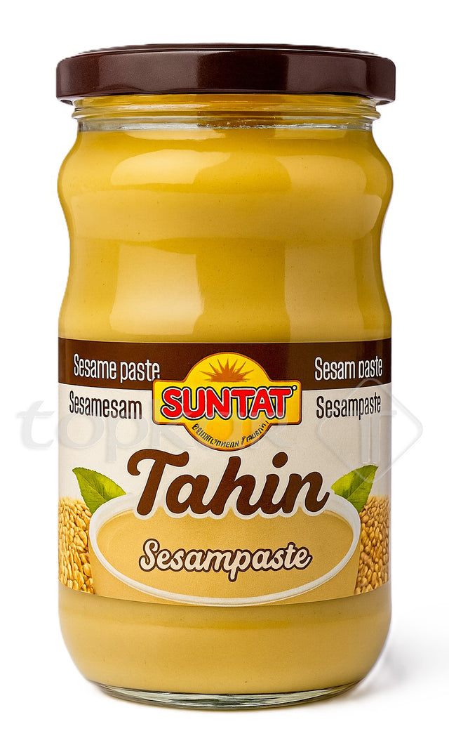 Suntat Sesampaste Tahin im Glas mit braunem Deckel vor weißem Hintergrund